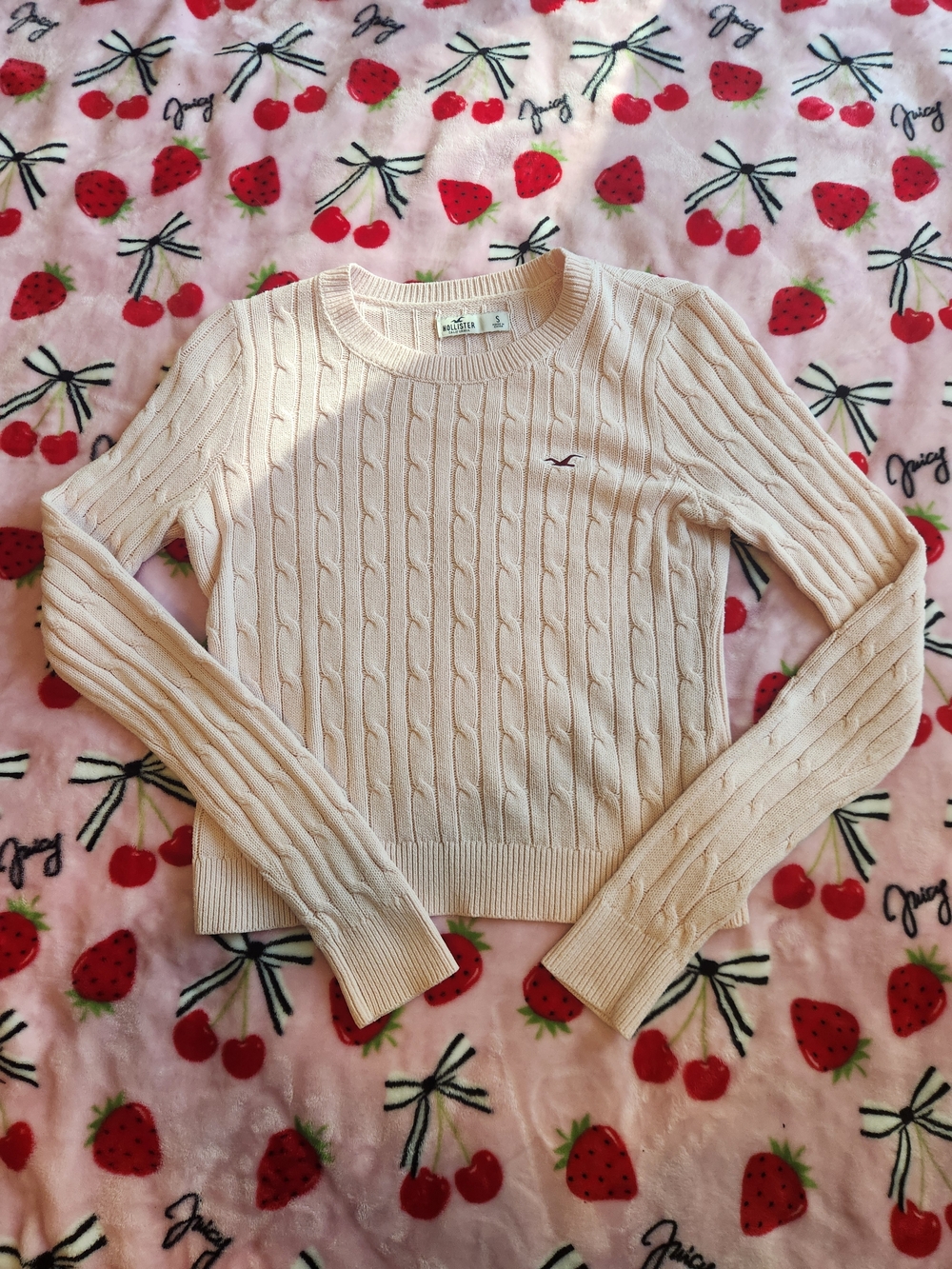 Hollister Women’s Cream Cable-Knit Crewneck Sweater Pastel Pink Logo Coquette